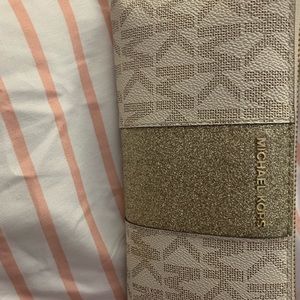 Michael kors wallet